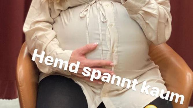 Schwangere Anna-Maria Ferchichi: Wie prall kann eine Babykugel sein? Anna-Maria Ferchichis Drillings-Bauch.