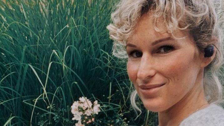 Janni Hönscheid zeigt sich beim Tandemstillen: Nach anfänglicher "Milchkrise" Janni Hönscheid ist bereits im 10. Monat.