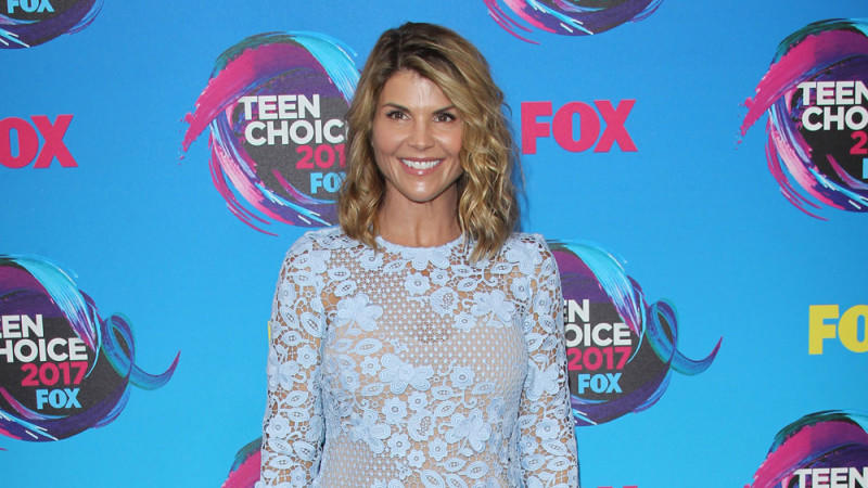 Lori Loughlin versucht ihre Fehler wiedergutzumachen Lori Loughlin versucht ihre Fehler wiedergutzumachen