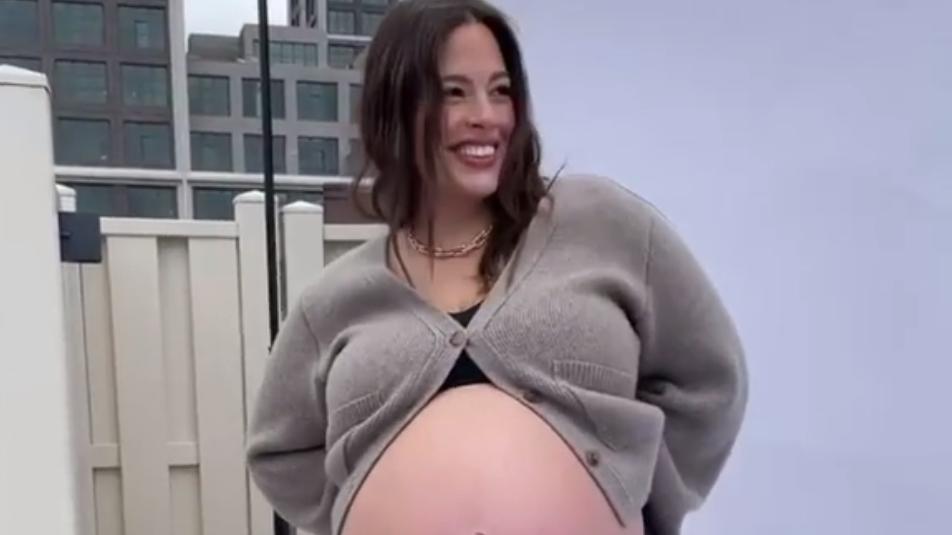Schwangere Ashley Graham: Karriere-Aus wegen Schwangerschaftsstreifen? Ashley Graham ist derzeit mit Zwillingen schwanger.