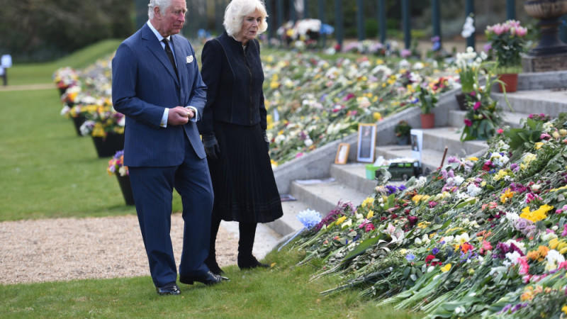 Prinz Charles und die Herzogin von Cornwall rufen zu COVID-19-Impfungen auf Prinz Charles und die Herzogin von Cornwall rufen zu COVID-19-Impfungen auf