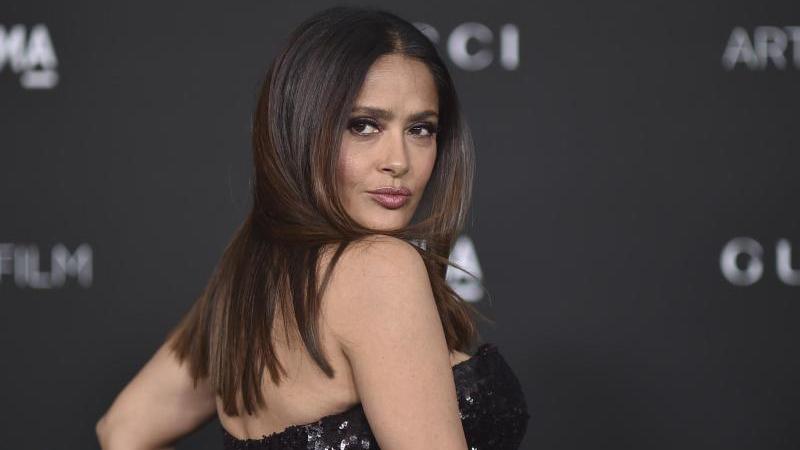 Salma Hayek präsentiert ihre Kurven im Leo-Badeanzug Die US-mexikanische Schauspielerin Salma Hayek