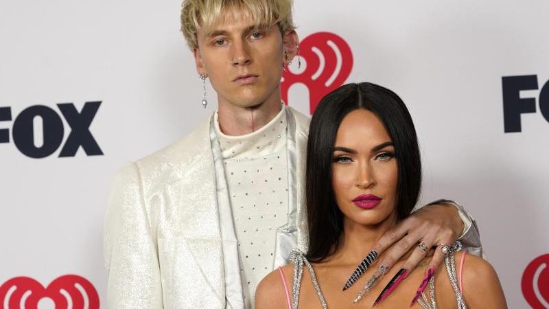 Megan Fox: Verlobungsring hat Dornen - damit sie ihn nicht ablegen kann Machine Gun Kelly und Megan Fox