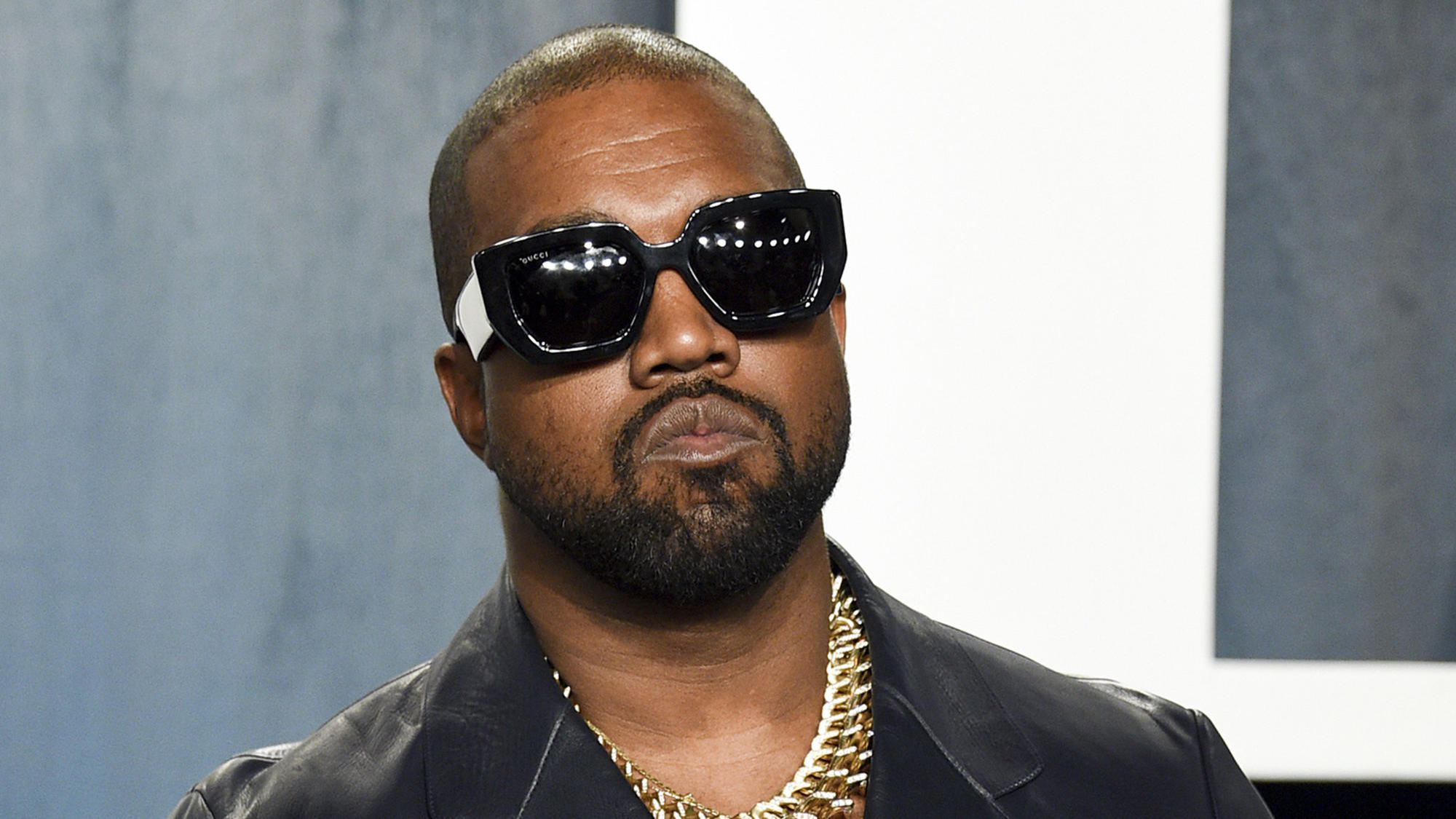 Kanye West soll Fan brutal angegriffen haben - jetzt ermittelt die Polizei! FILE - Kanye West appears at the Vanity Fair Oscar Party in Beverly Hills, Calif., on Feb. 9, 2020. Police say they are investigating after a battery report was filed Thursday, Jan. 13, 2022, against Ye, formerly known as Kanye West. The incident tha