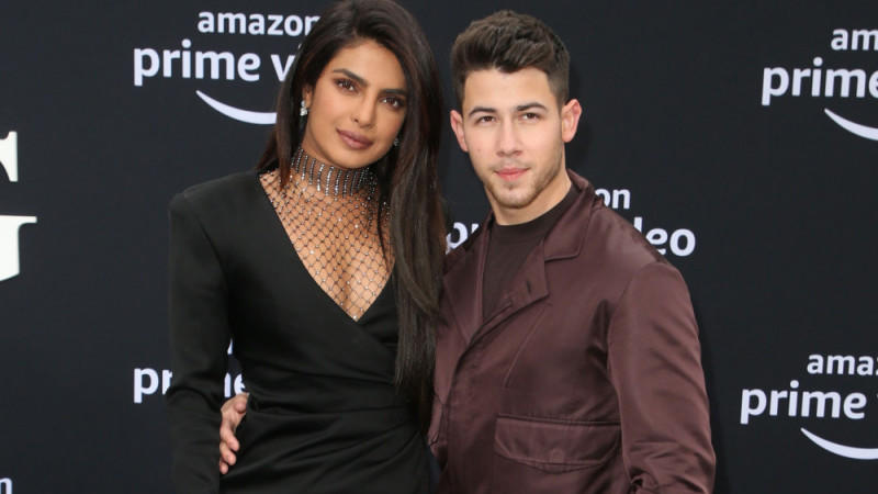 Stars im Babyglück! Diese Promis sind 2022 Eltern geworden Priyanka Chopra und Nick Jonas sind Eltern geworden