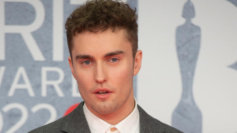 Sam Fender betrachtet sich als Sir Elton Johns "Ersatz"-Sohn Sam Fender betrachtet sich als Sir Elton Johns "Ersatz"-Sohn