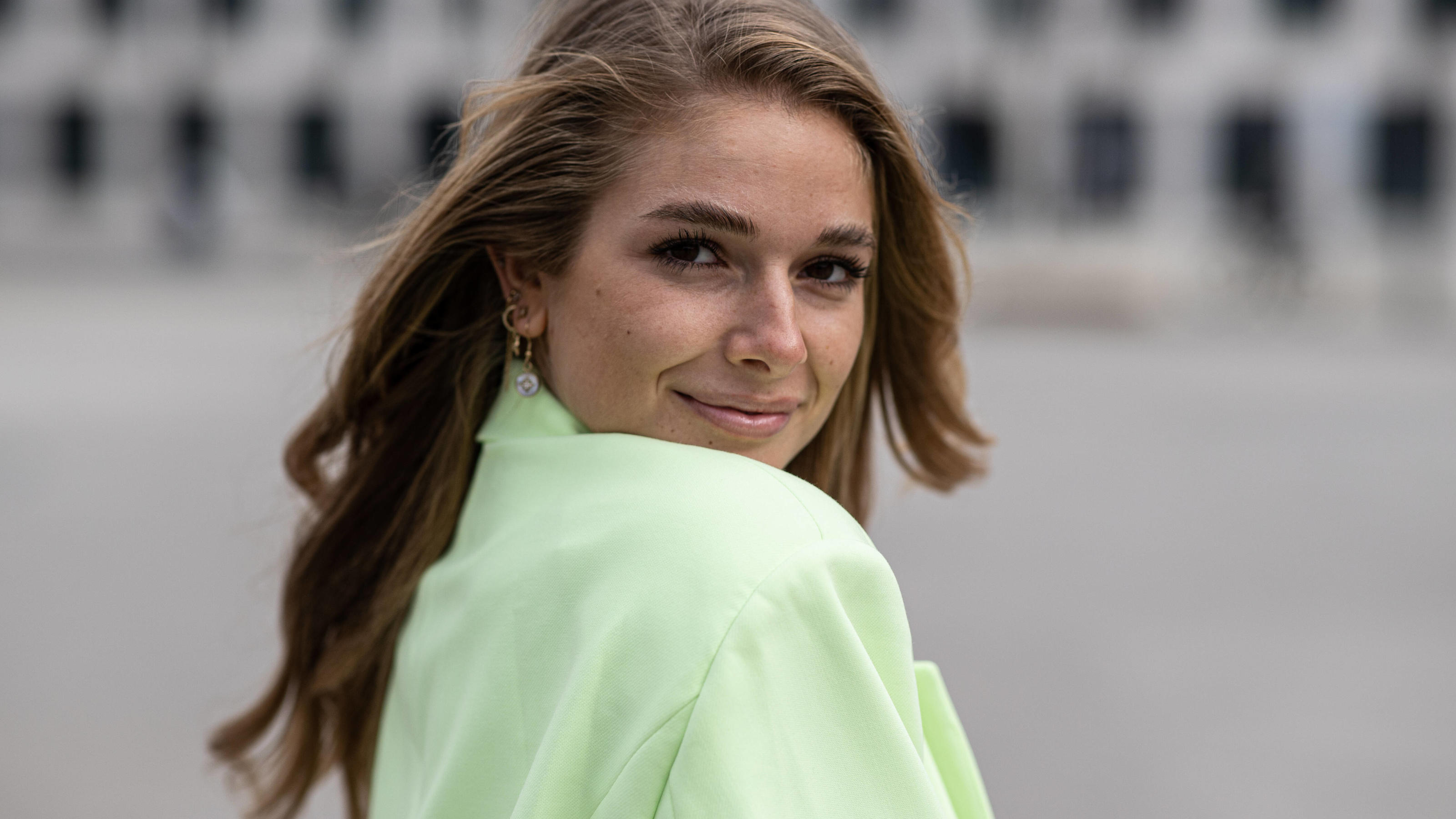 Neuer Freund? Lola Weippert teilt Knutschfoto mit Unbekanntem Lola Weippert ist frisch verliebt!