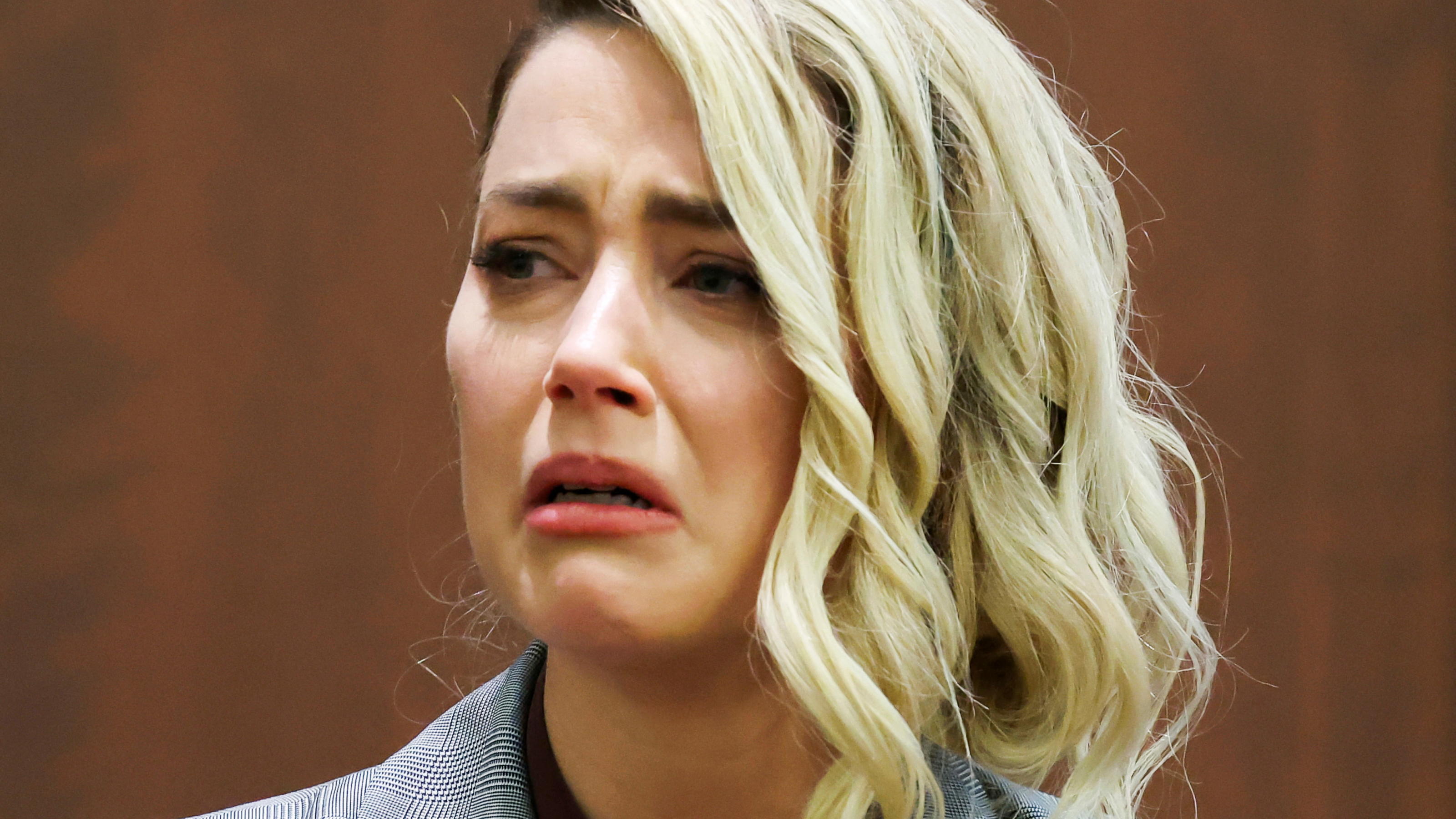 Amber Heard gedemütigt: "Menschen machen sich lustig über meine Aussagen" Actor Amber Heard testifies during the Depp vs Heard defamation trial at the Fairfax County Circuit Court in Fairfax, Virginia, U.S. May 26, 2022. Michael Reynolds/Pool via REUTERS