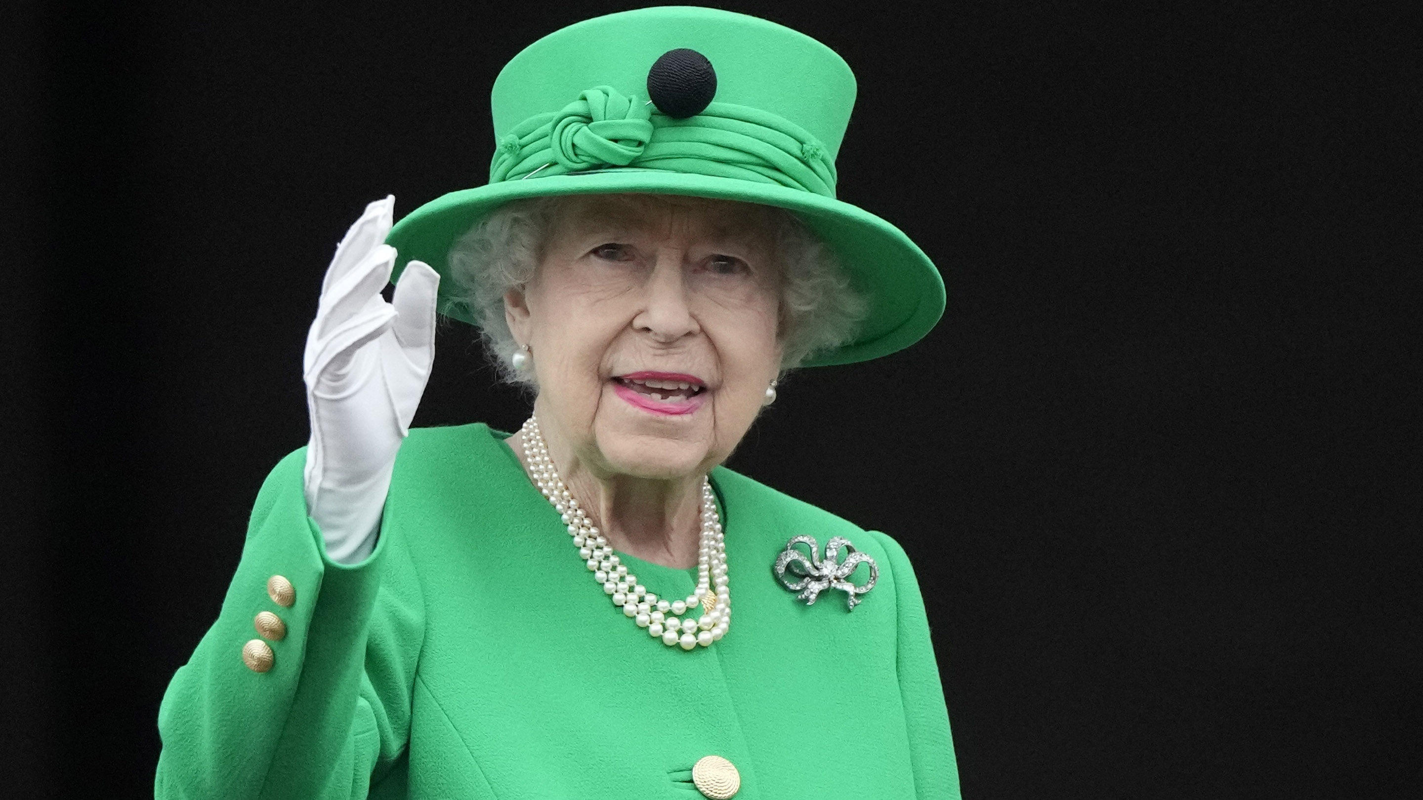 Queen verbietet Foto vom Kennenlernen mit Lilibet dpatopbilder - 05.06.2022, Großbritannien, London: Die britische Königin Elizabeth II. steht am vierten Tag der Feierlichkeiten zum Platinjubiläum der Queen auf dem Balkon des Buckingham Palace während des Festumzuges. Der Festumzug ist ein Karnevals