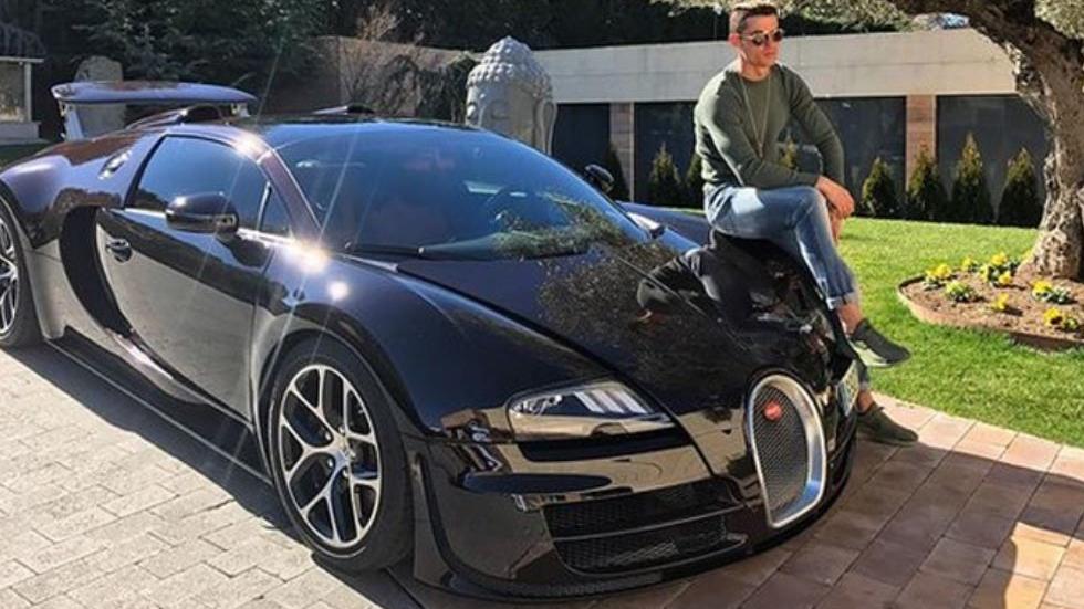 Cristiano Ronaldos Malle-Urlaub ausgebremst: Sein Millionen-Flitzer wurde geschrottet! Ronaldo mit seinem Bugatti. Da war noch alles heile.
