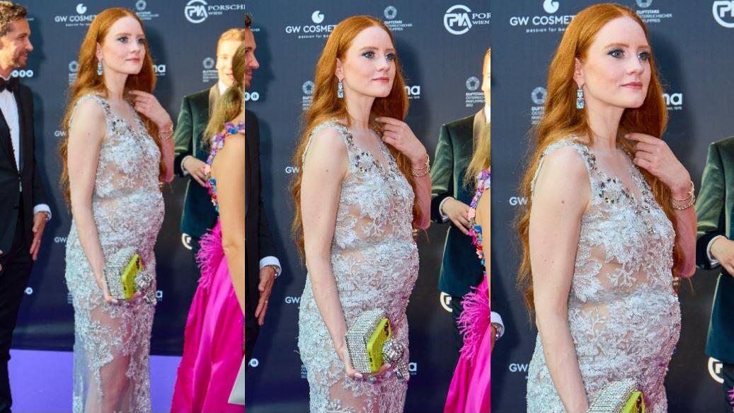 Babykugel in Haute Couture: Barbara Meier schön schwanger auf dem Red Carpet Barbara Meier setzt ihre Babykugel in diesem Spitzen-Kleid besonders schön in Szene.