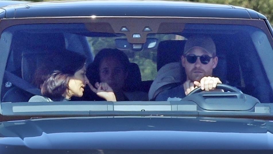 Prinz Harry & Herzogin Meghan sollen 2. Interview mit Oprah Winfrey planen Gesichtet: Prinz Harry und Herzogin Meghan auf dem Weg zu Oprah Winfrey