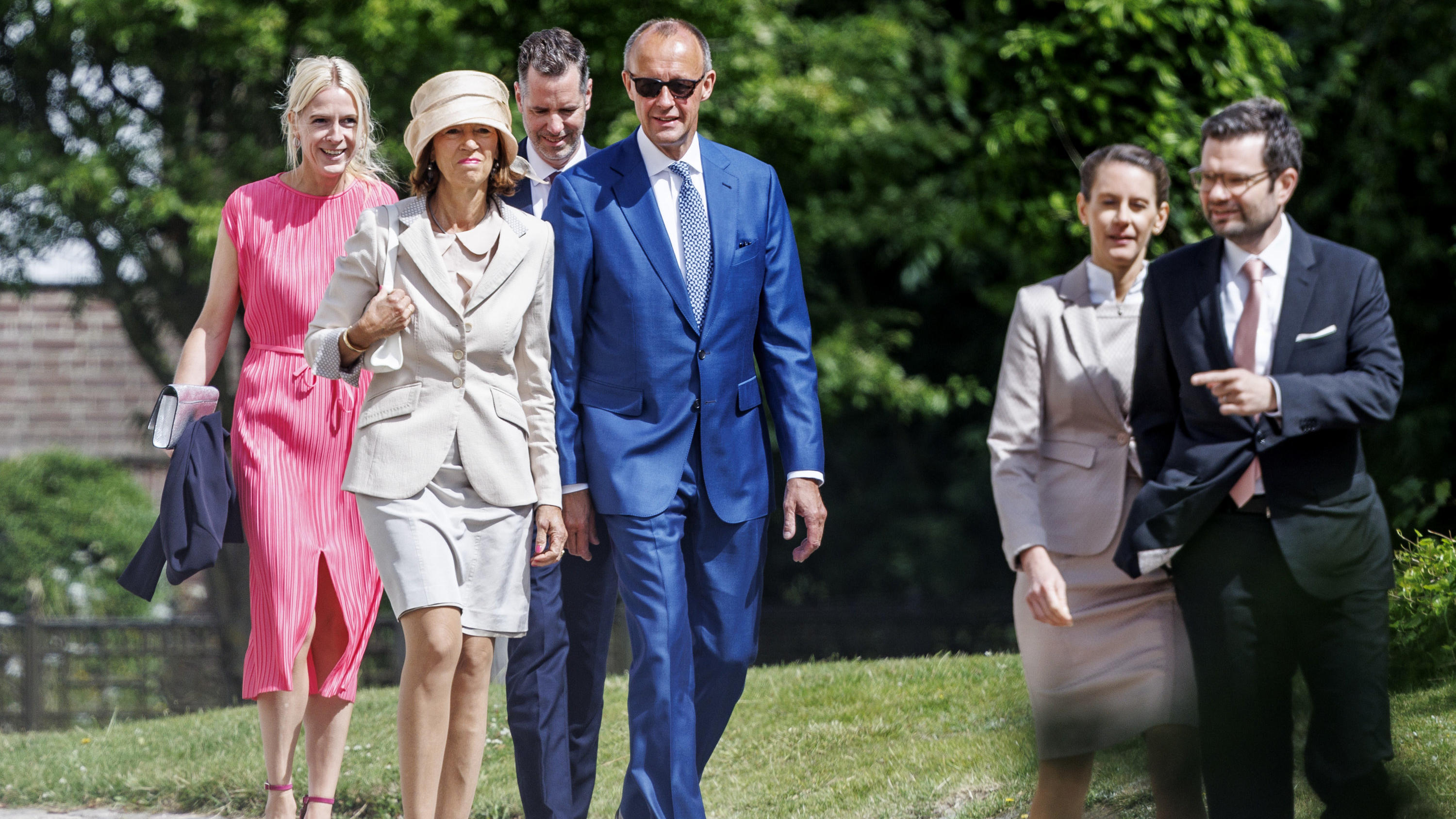 "JA" und Amen auch vor Gott: Christian Lindner & Franca Lehfeldt zum Ehepaar gesegnet CDU-Vorsitzender Friedrich Merz (r) und seine Frau Charlotte kommen zur Kirche St. Severin.