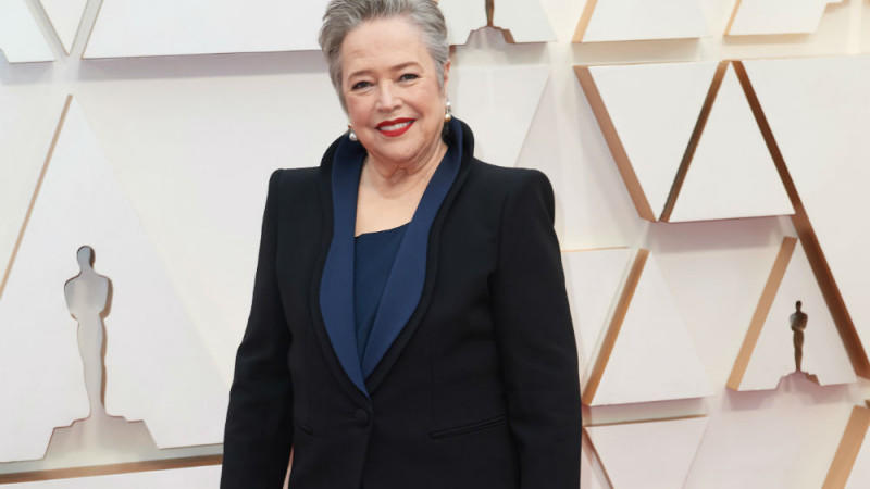 Kathy Bates: Rolle in neuer Netflix-Rom-Com Kathy Bates: Rolle in neuer Netflix-Rom-Com