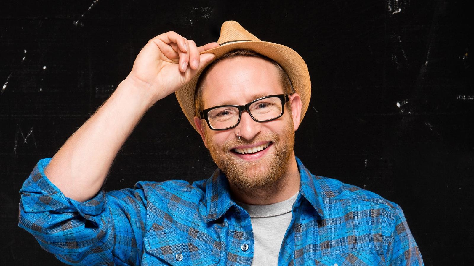 Gregor Meyle verrät das Geheimnis hinter seinem Hut In seinem neuen Musik-Format "Meylensteine" erfährt der Sänger und Songwriter Gregor Meyle in seinem VW-Bus deutsche Musikgeschichte und trifft auf Größen wie die ostdeutsche Ausnahmeband "Karat", Vicky Leandros und Paddy Kelly.