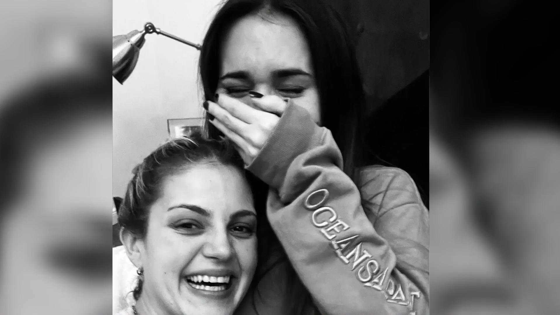 Ina & Vanessa von "Coupleontour": Warum dieses Foto etwas Besonderes ist Nach Inas Schlaganfall vor rund viereinhalb Monaten muss sie sich jede frühere Normalität mit Ehefrau Vanessa zurückerkämpfen.