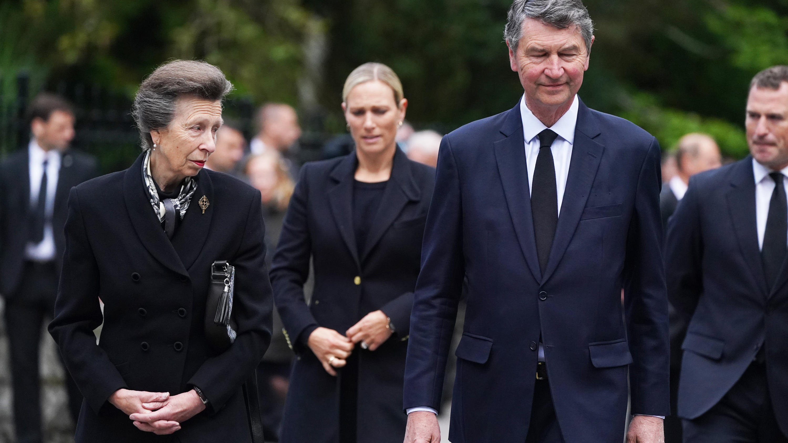 Prinzessin Anne & König Charles: Sie kann Tochter bleiben, er muss König sein Prinzessin Anne und ihr Mann Timothy Laurence und ihren Kindern Zara Tindall und Peter Phillips