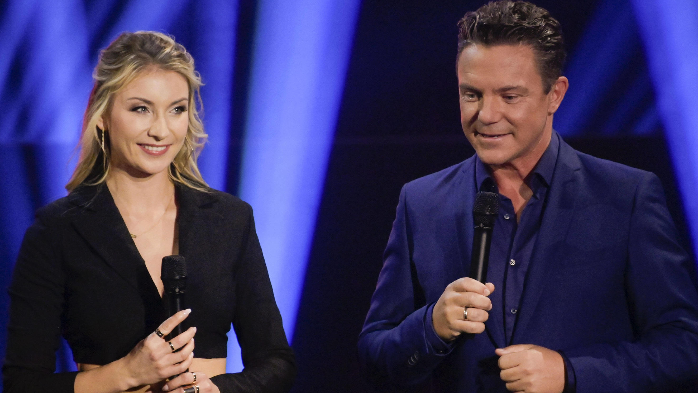 Ehe-Krise Anna-Carina Woitschack und Stefan Mross? Florian Silbereisen hakt nach Anna Carina Woitschack und Stefan Mross in der TV Show "Das große Schlagerjubiläum 2022 - Auf die nächsten 100!".