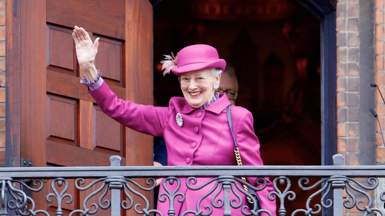 50. Thronjubiläum: Hier strahlt Königin Margrethe II. auf ihrem Palast-Balkon 12-11-2022 Denmark Queen Margrethe attend the reception at City Hall as part of the celebrations for the 50th Jubilee of the Danish Queen in Copenhagen. PUBLICATIONxINxGERxSUIxAUTxONLY Copyright: xPPEx