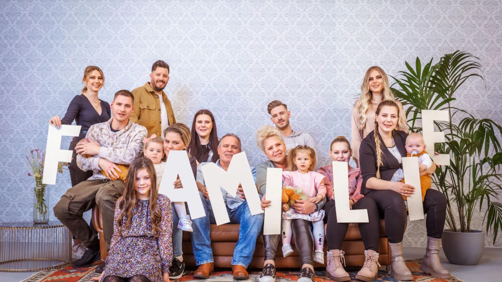 Wie bitte?! Die außergewöhnlichen Namen der Promi-Kinder XXL-Familie: Die Wollnys bestehen aus Silvia und Harald, elf Kindern und 16 Enkelkindern