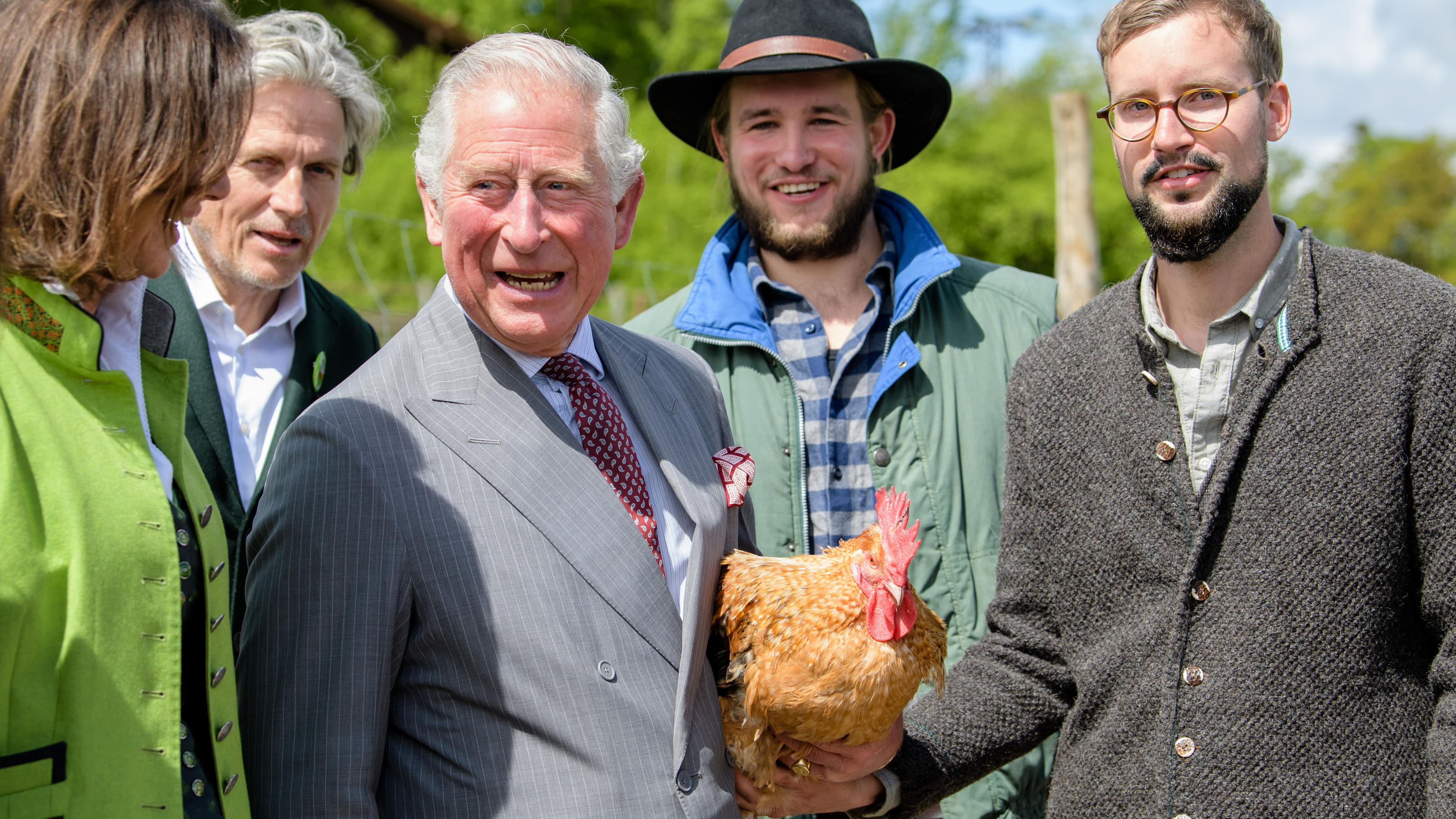 König Charles III. stellt Deutschland-Programm vor: Hier können Sie ihn sehen! König Charles im Jahr 2019 auf einem Bio-Hof