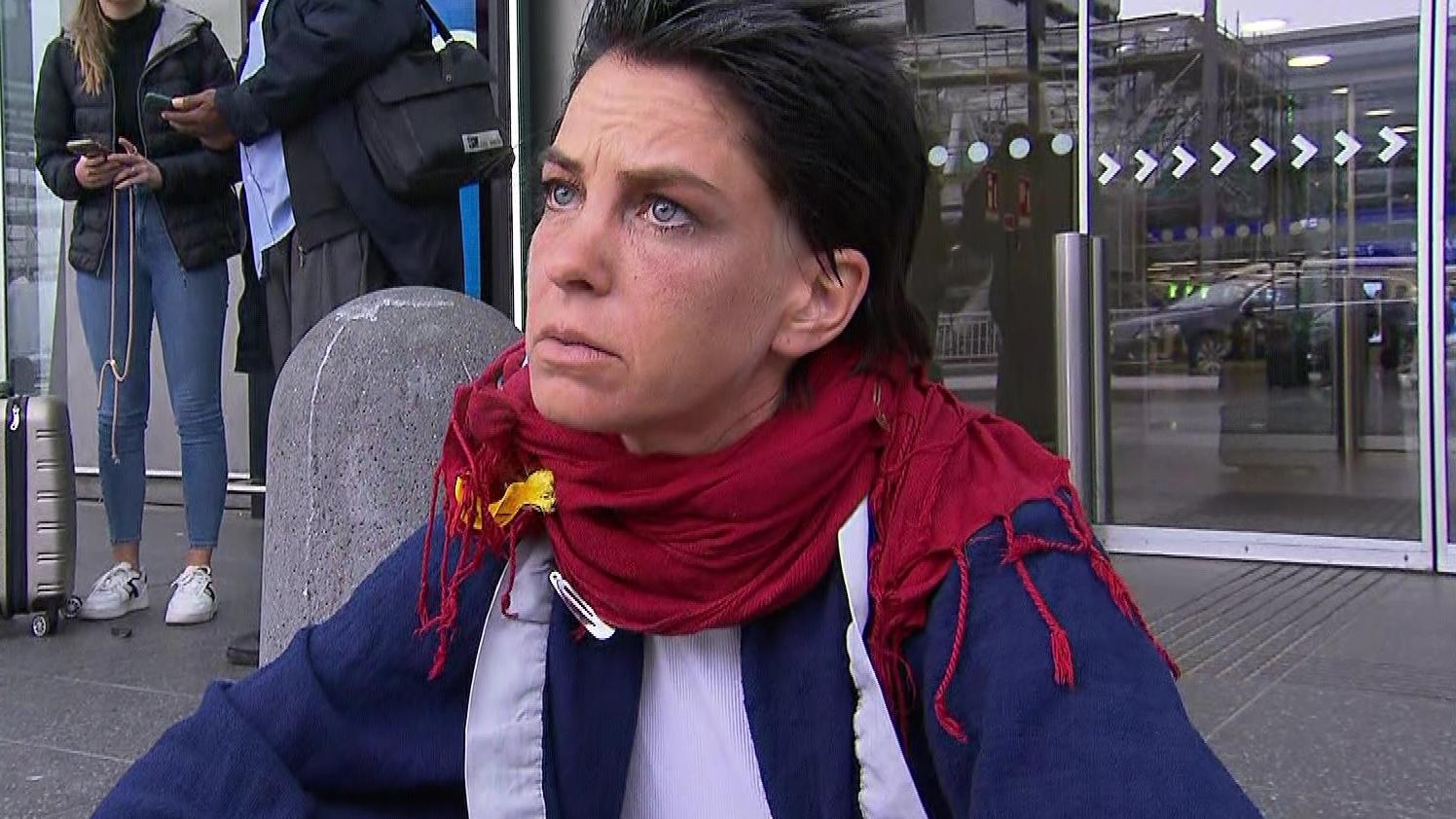 Familienanwältin erklärt: So könnte es jetzt mit Ocean (3) weitergehen Jasmin Tawil sitzt kurz nach ihrer Ankunft am Flughafen Frankfurt auf einem Bordstein und raucht eine Zigarette.