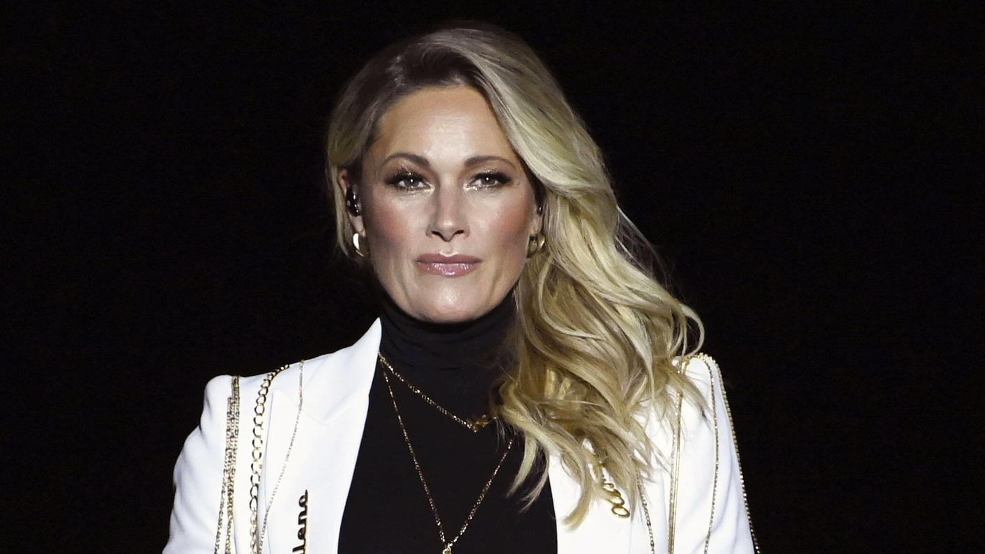 Kontaktanzeige bei Instagram! Jasmin Herren ist wieder bereit für die Liebe Helene Fischer in der ZDF-Unterhaltungsshow Wetten, dass.. live aus der Messehalle. Nürnberg, 06.11.2021 *** Helene Fischer in the ZDF entertainment show Wetten, dass live from the exhibition hall Nuremberg, 06 11 2021 Foto:xF.xKernx/xFuturexImage