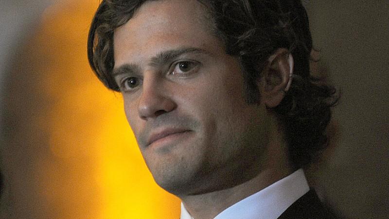 Prinz Carl Philip von Unbekanntem vor Disco verprügelt Prinz Carl Philip von Schweden wurde vor einer Disco angegriffen.