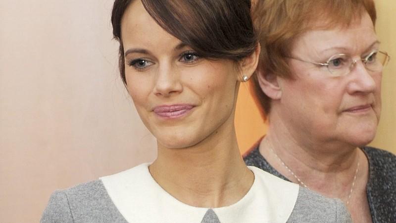 Prinz Carl Philip von Unbekanntem vor Disco verprügelt Freundin Sofia Hellquist ging dazwischen.