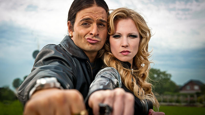 Brüller oder Kalauer? Kaya Yanar in 'Agent Ranjid' - Kritik Kaya Yanar und Birte Glang in 'Agent Ranjid'