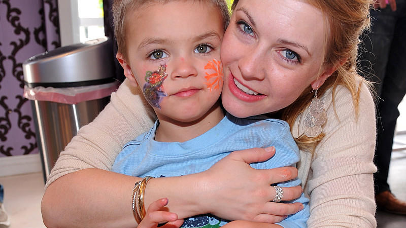 Melissa Joan Hart: "Ich hasse es, schwanger zu sein" Melissa Joan Hart und Sohn Mason