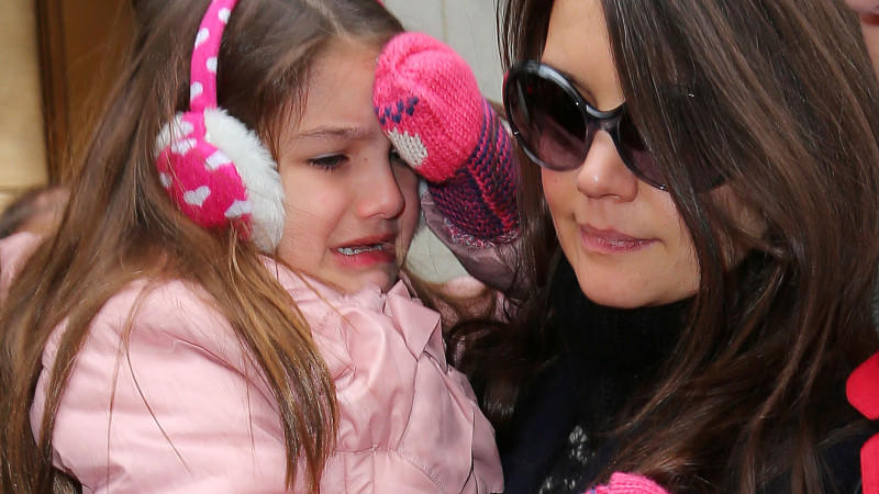 Paparazzi-Trubel: Suri bricht in Tränen aus Suri bricht in Tränen aus: Hetzjagd nimmt immer größere Ausmaße an.