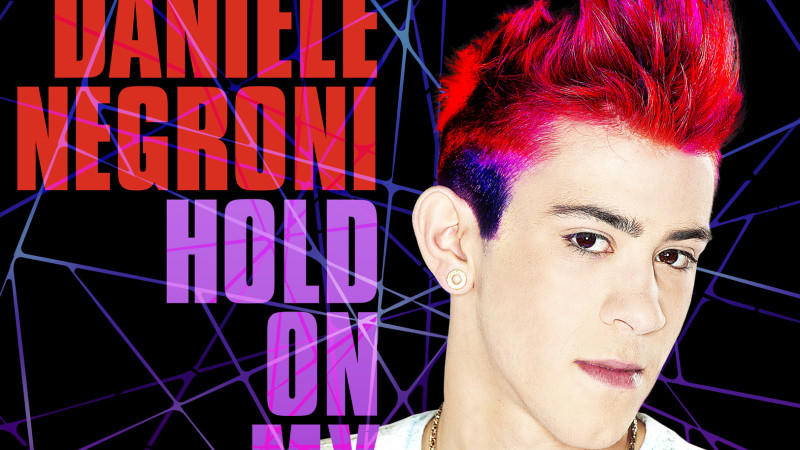 Daniele Negroni legt neues Album "Bulletproof" vor Daniele Negroni "Hold On My Heart"