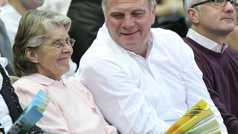 Uli und Susi Hoeneß: Der Steuerprozess schweißt sie zusammen Uli und Susi Hoeneß: Der Steuerprozess schweißt sie zusammen