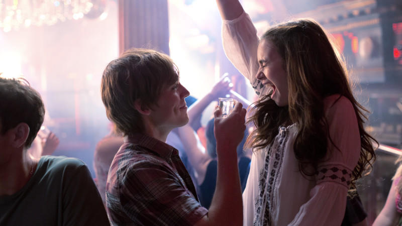 'Love, Rosie - Für immer vielleicht' von Cecelia Ahern: Lily Collins und Sam Claflin in einer rein platonischen Freun... Love, Rosie - Für immer vielleicht