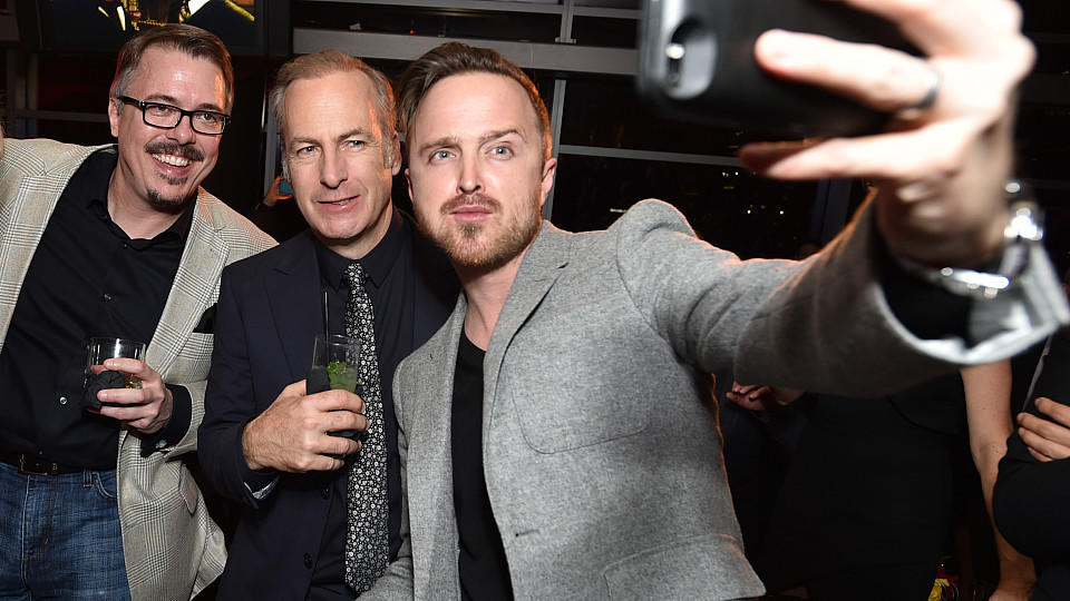'Better Call Saul': Spin-off-Serie zu 'Breaking Bad' feiert erfolgreiches Serien-Debüt Vince Gilligan, bob Odenkirk und Aaron Paul bei der Premiere von 'Better Caul Saul'