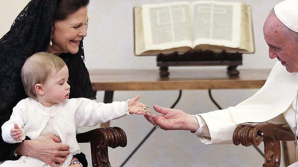 Prinzessin Leonore von Schweden: Geschenk von Papst Franziskus schmeckt ihr nicht Prinzessin Leonore und Königin Silvia besuchten Papst Franziskus