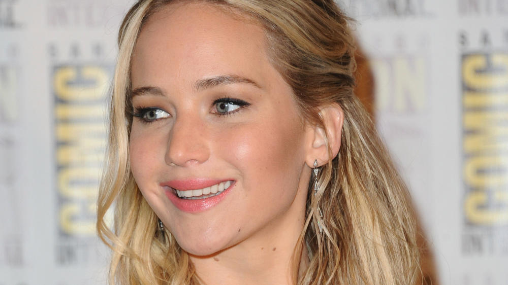 Jennifer Lawrence tanzt barfuß auf Billy Joels Flügel Jennifer Lawrence tanzt barfuß auf Billy Joels Flügel