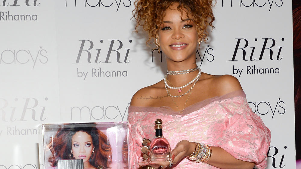 Rihanna überrascht mit schrägem Outfit Rihanna überrascht mit schrägem Outfit