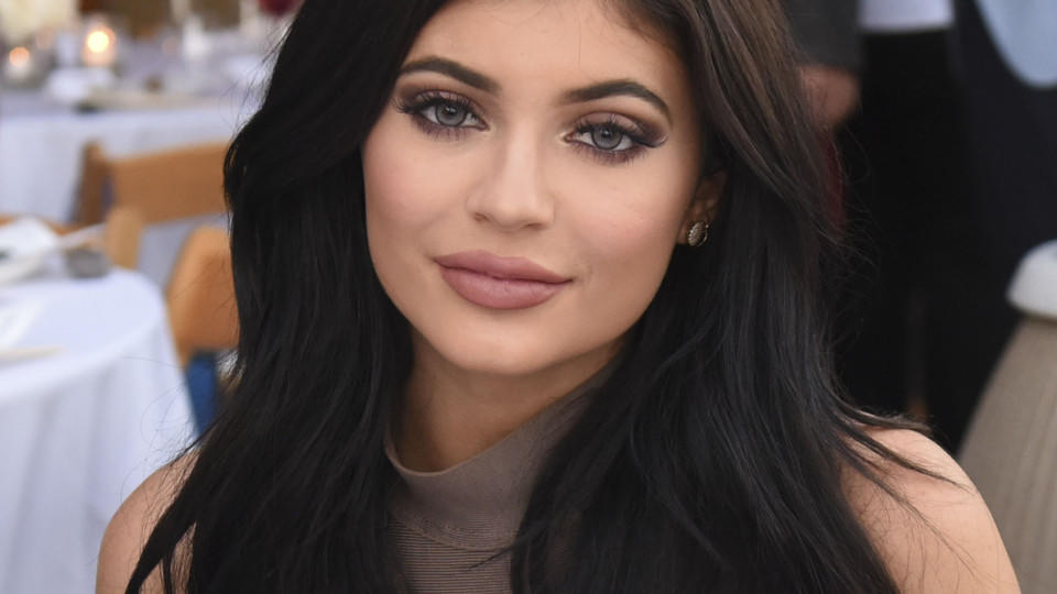 Kylie Jenner Lost Gefahrlichen Hype Aus Teenies Wunschen Sich Zum 16 Geburtstag Schonheits Ops