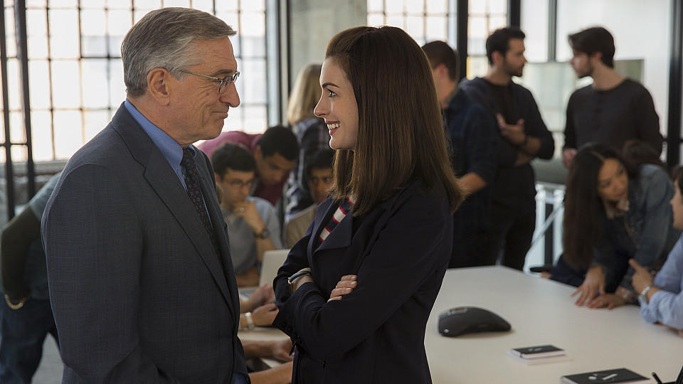 'Man lernt nie aus' mit Anne Hathaway und Robert De Niro: Charmante Komödie mit Oscar-Besetzung 'Man lernt nie aus' mit zwei Oscar-Preisträgern: Aber reicht das für einen Erfolg?