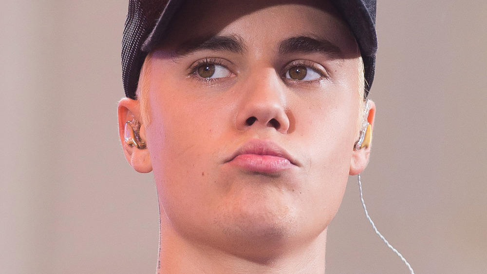 Justin Bieber kifft auf der Bühne Justin Bieber kifft auf der Bühne