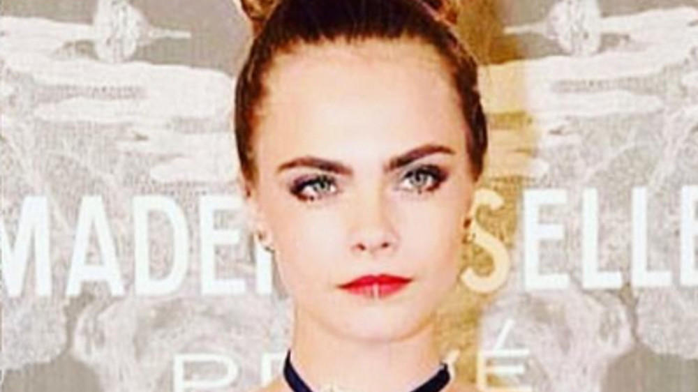 Cara Delevigne mit Lippen-Piercing Cara Delevigne mit Lippen-Piercing