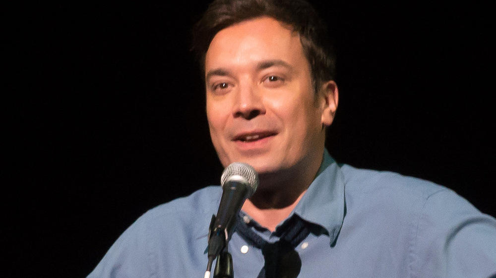 Jimmy Fallon: Schon wieder die Hand kaputt Jimmy Fallon: Schon wieder die Hand kaputt