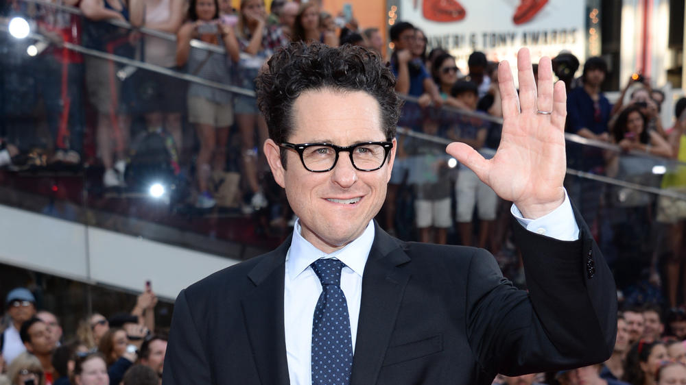 J.J. Abrams beantwortet Promi-Fragen zu "Star Wars" J.J. Abrams beantwortet Promi-Fragen zu "Star Wars"