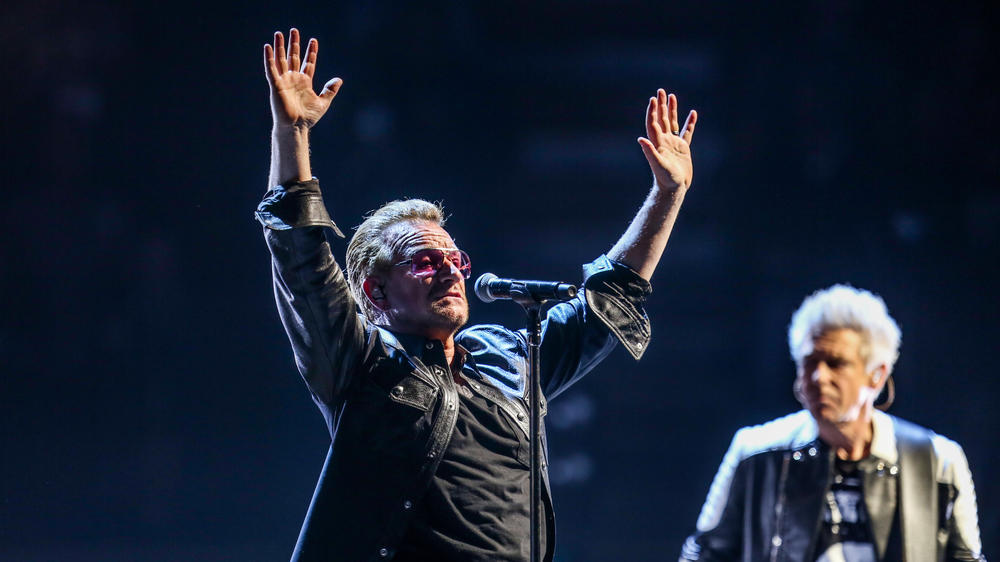 Nach Terroranschlägen: U2 sagen Konzert in Paris ab Nach Terroranschlägen: U2 sagen Konzert in Paris ab