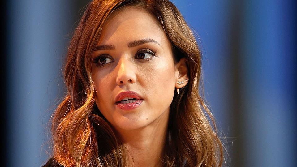 Jessica Alba packt aus: So war es am Set von "Beverly Hills, 90210" Jessica Alba sprach über ihren Kurzauftritt bei „Beverly Hills, 90210“ 1988.