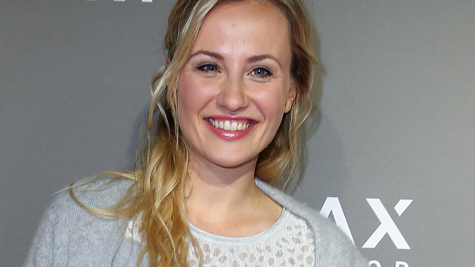 'Alles was zählt'-Star Ania Niedieck präsentiert stolz ihre Babykugel 'Alles was zählt'-Biest Ania Niedieck