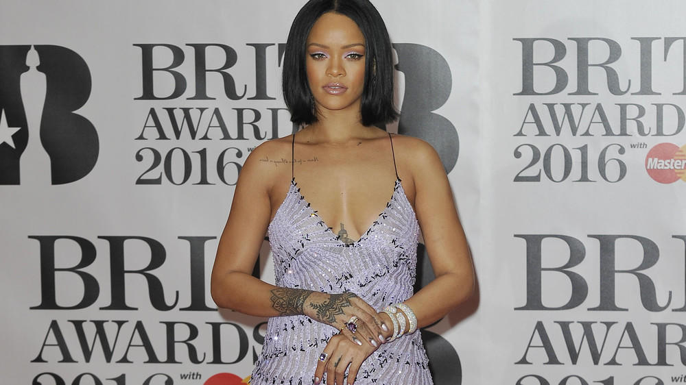 Rihanna bei den Brit Awards: Von der Lady zur heißen Nummer Rihanna bei den Brit Awards: Von der Lady zur heißen Nummer