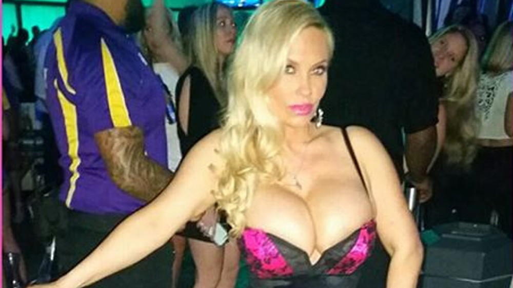 Coco Austin lässt bei Instagram tief blicken Promi-Bild des Tages